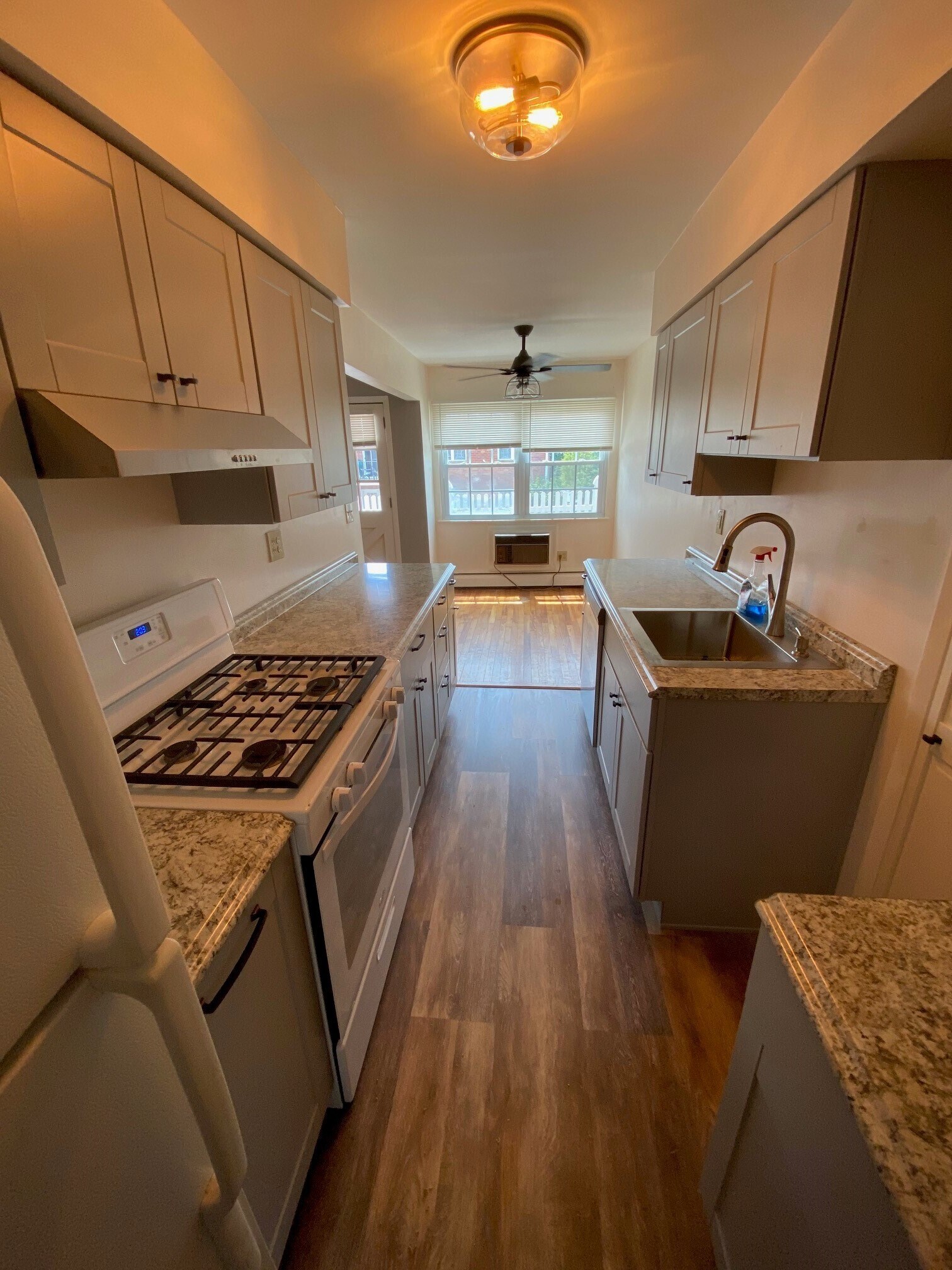 Building Photo - 6 Colonial Rd