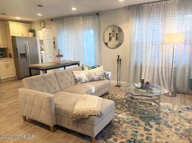 Building Photo - 31 Kingsley Way