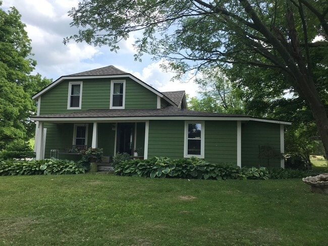 Primary Photo - Large Four Bedroom Farmhouse in Chelsea!