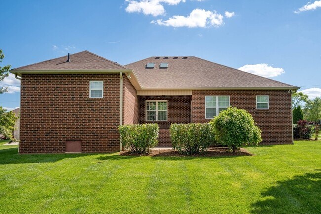 Building Photo - 176 Longspur Dr