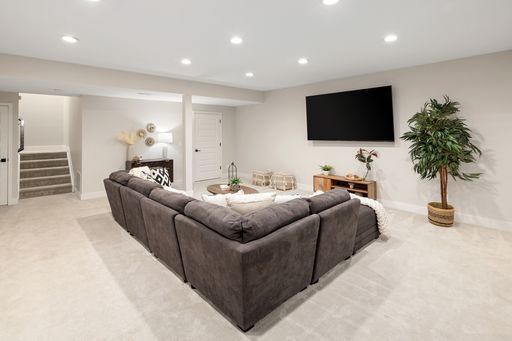 Building Photo - 6 Bedroom 5.5 Bathroom Single Family Home ...