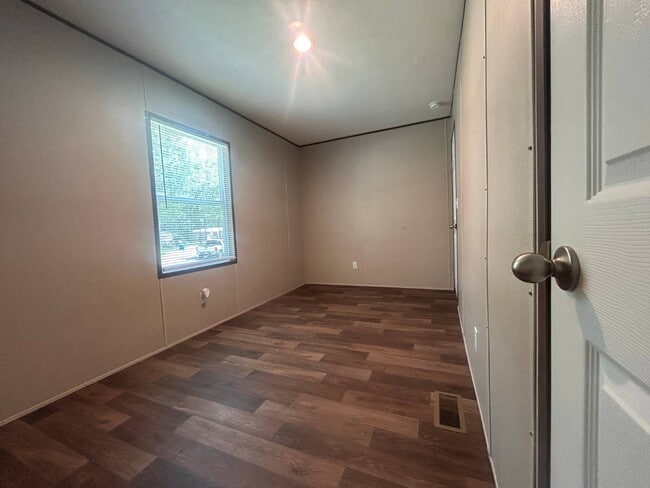 Building Photo - 22 White Oak Village
