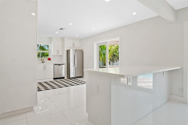 Building Photo - 21100 Highland Lakes Blvd