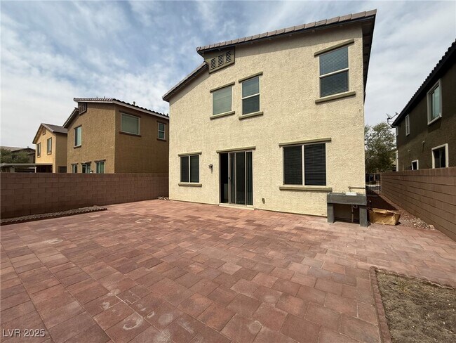 Building Photo - 2229 Mundare Dr