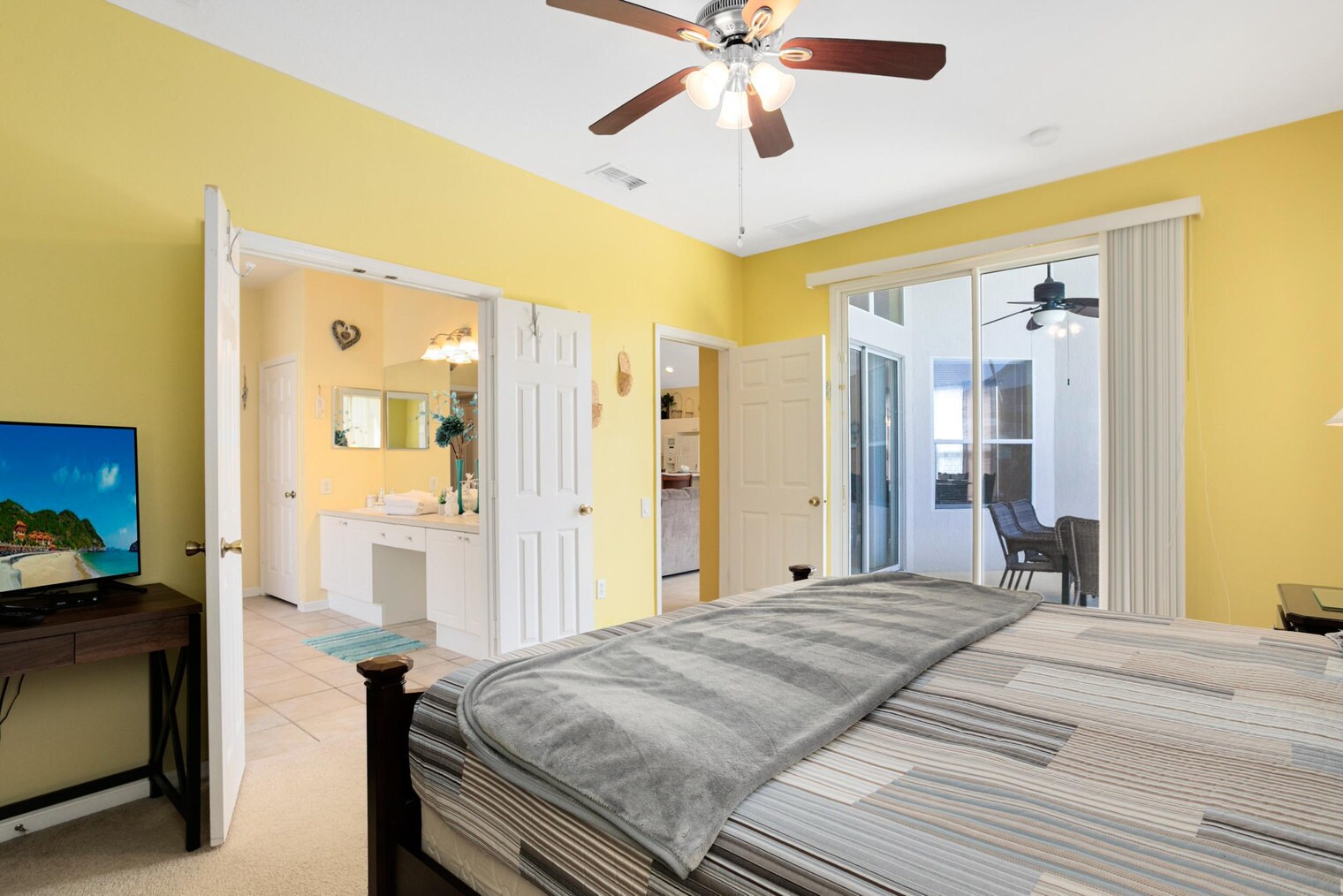 Building Photo - 8057 King Palm Cir