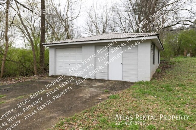 Building Photo - 1216 Devine Dr