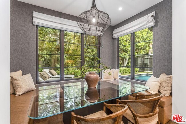 Building Photo - 820 N Vista St