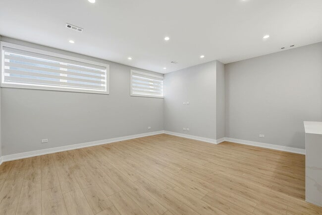 Building Photo - 2355 W Flournoy St