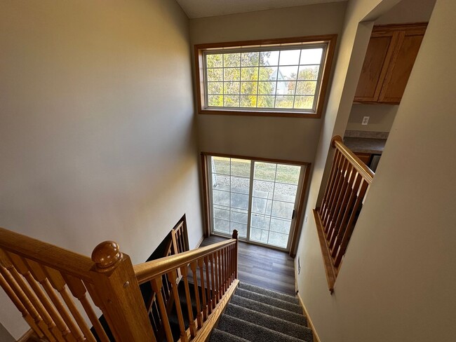 Building Photo - 2bed 2bath townhome