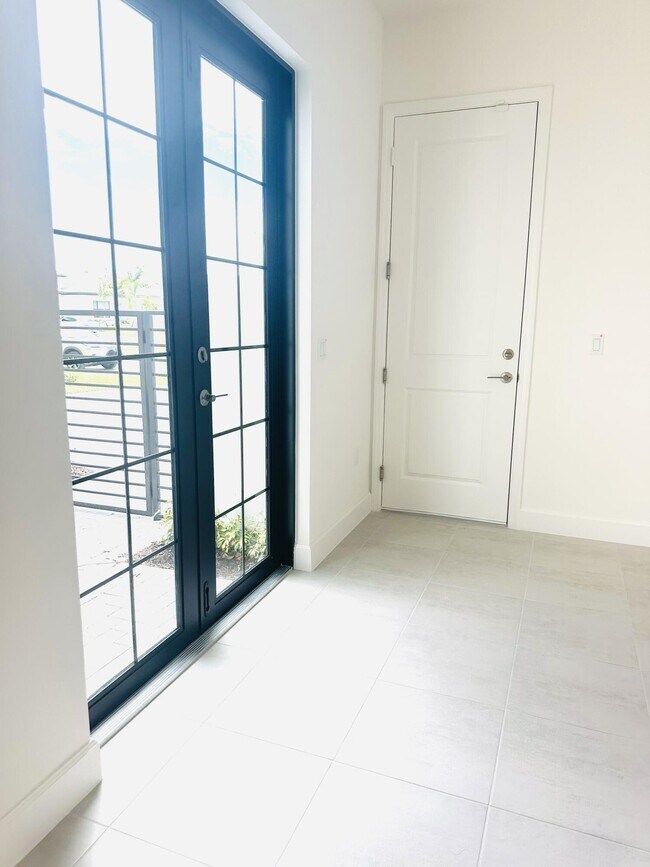 Building Photo - 12465 SW Crystal Cv Dr