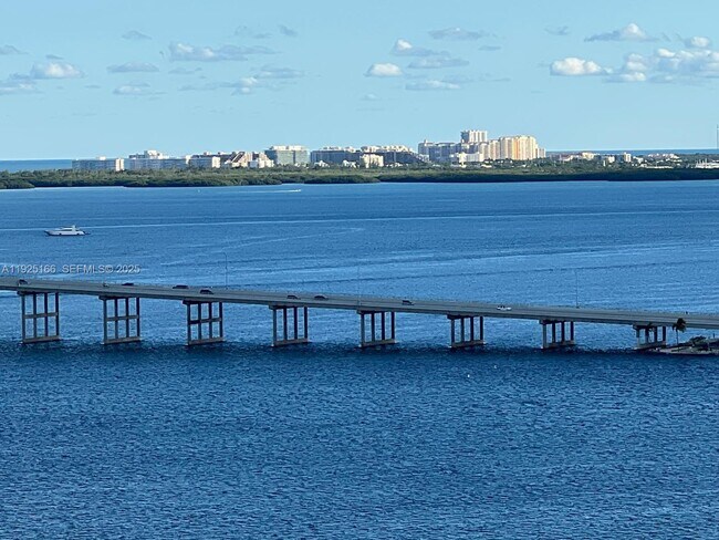 Building Photo - 1581 Brickell Ave