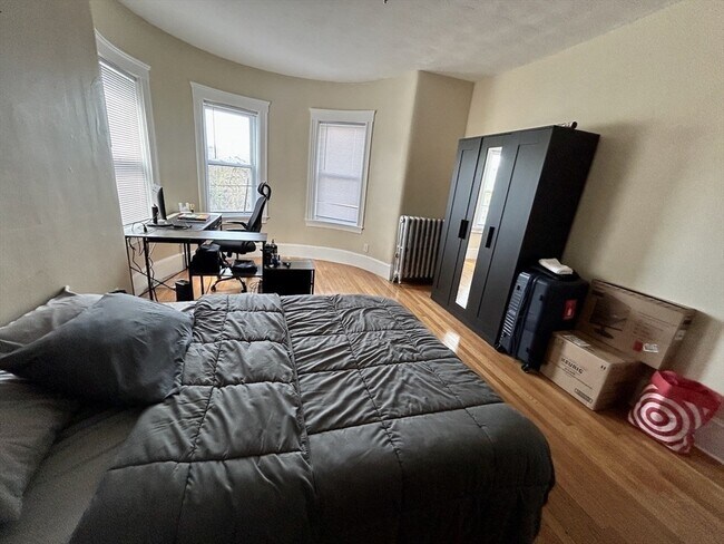 Building Photo - 303 Tappan St