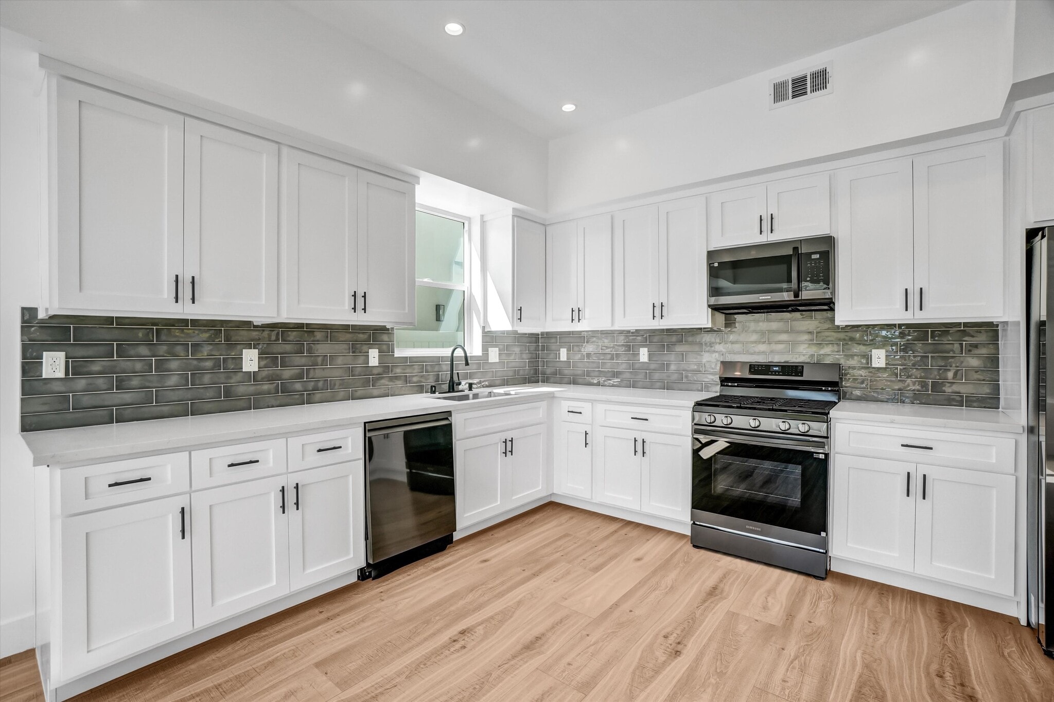 kitchen - 2124 W 238th St