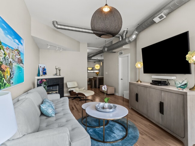 Building Photo - 1645 W School St