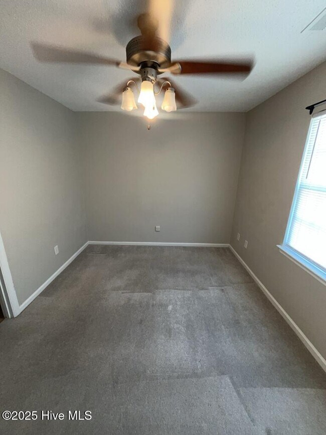 Building Photo - 1094 W Pueblo Dr