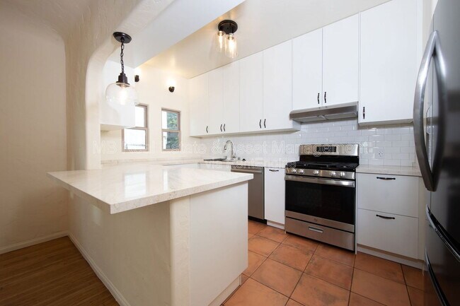 Building Photo - 1260 Ridgeley Dr