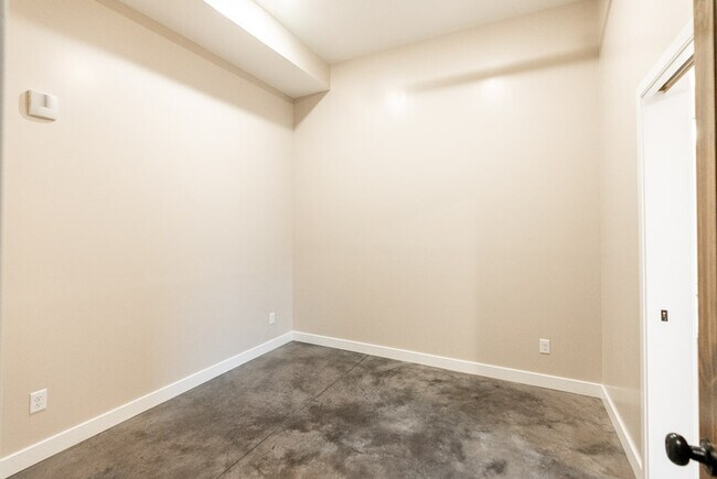 Building Photo - 225 Old South High St