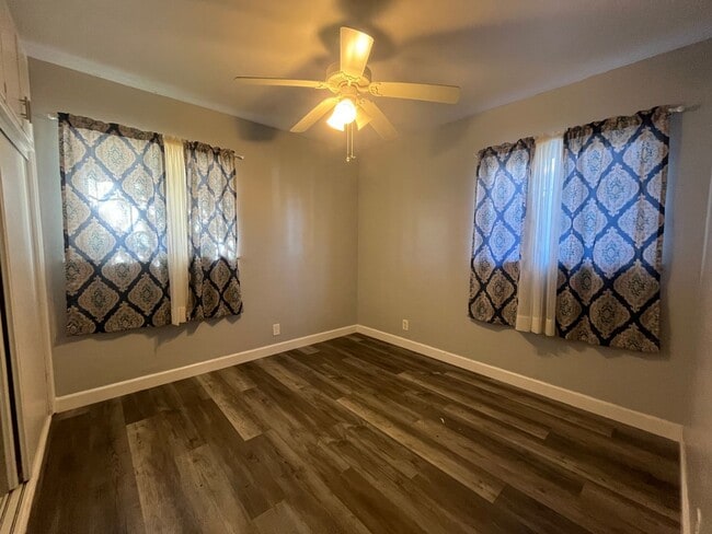 Building Photo - 3 Bed 1 Bath Home in Tehachapi CA Available!