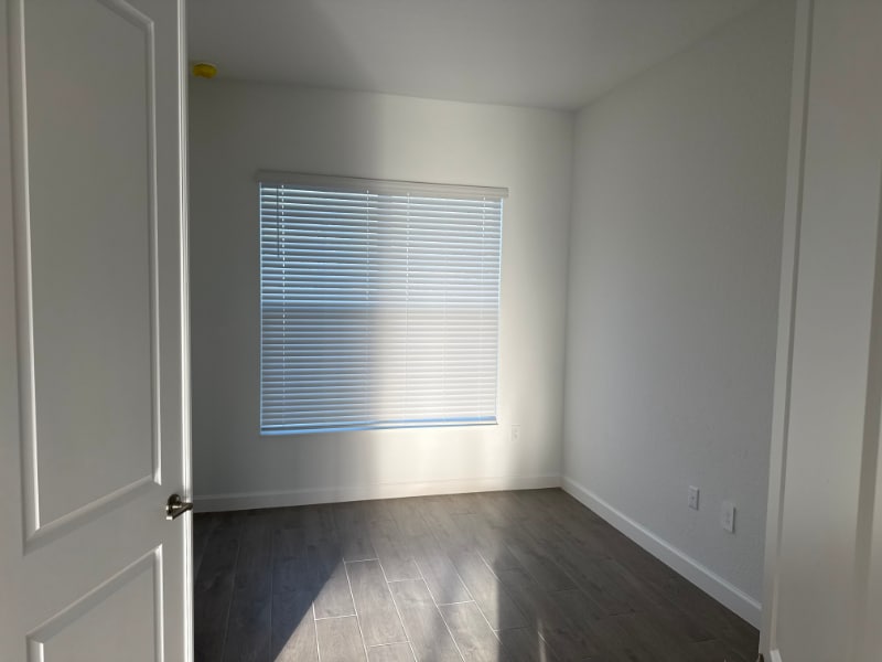 Building Photo - 7796 Lakes Edge Ln