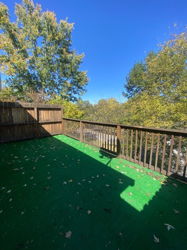 Building Photo - Spacious 4BR Townhome with Finished Basement & Community Amenities