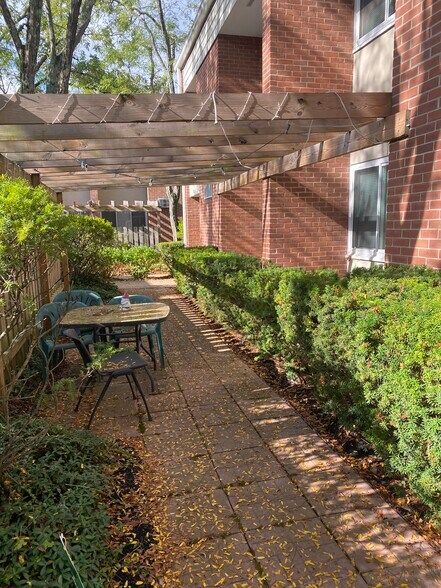 front patio - 712 W Beaver Ave