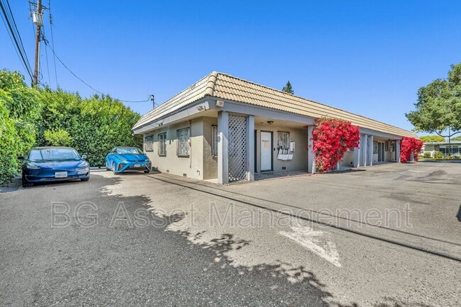 Building Photo - 275 O'Connor Dr