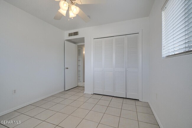 Building Photo - 9632 Gairloch Dr