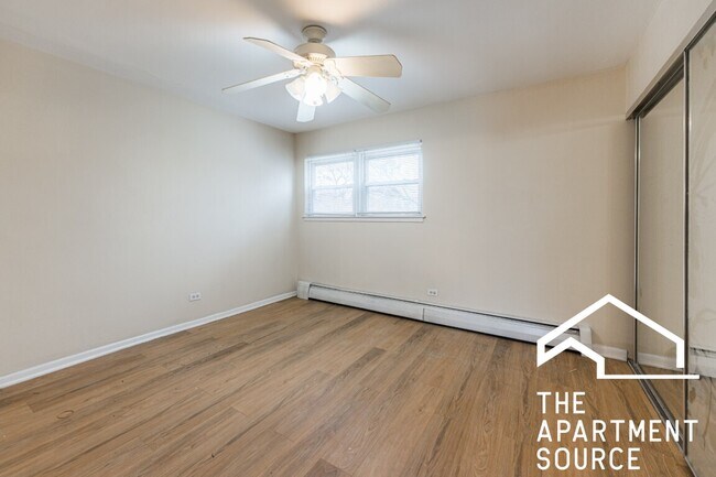 Building Photo - 6151 W Thorndale Ave