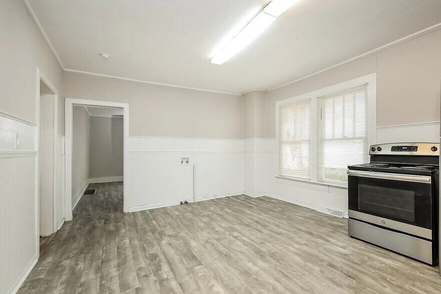 Building Photo - 301 E Guilford St