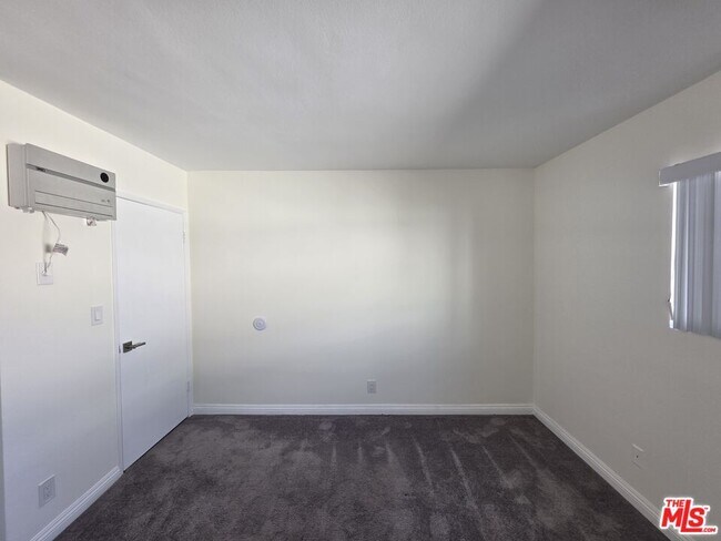 Building Photo - 517 N Francisca Ave