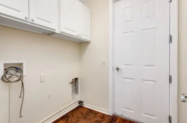 Building Photo - 3/2.5 Mediterranean Style Townhome