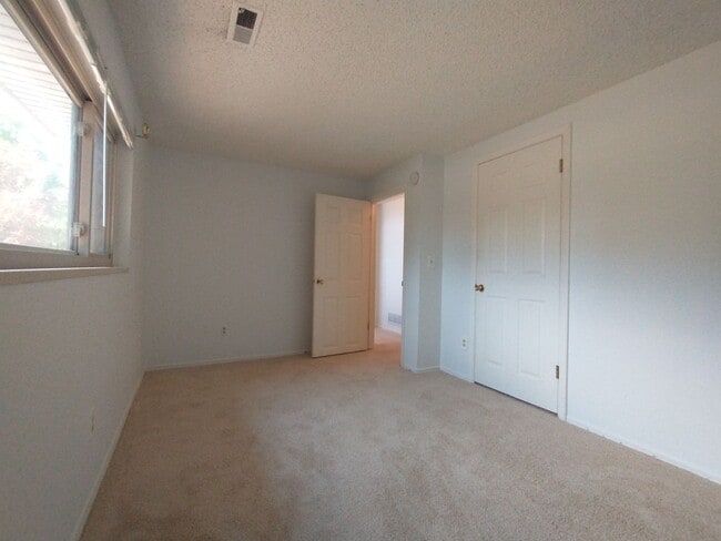 Building Photo - 715 Morgan Dr
