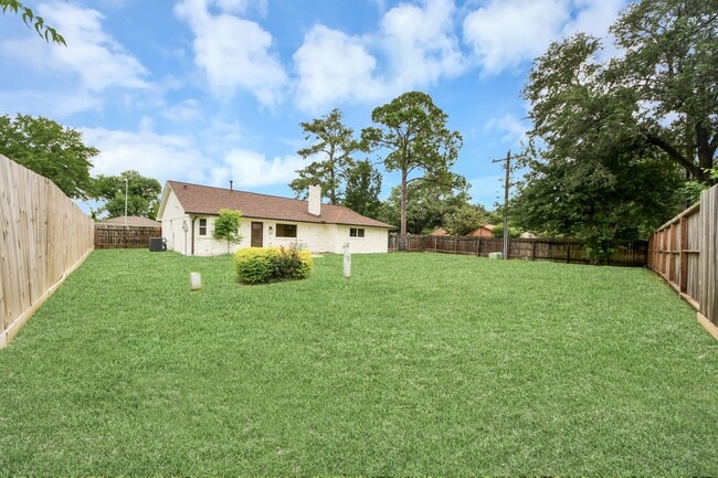 Building Photo - 7403 Shady Arbor Ln