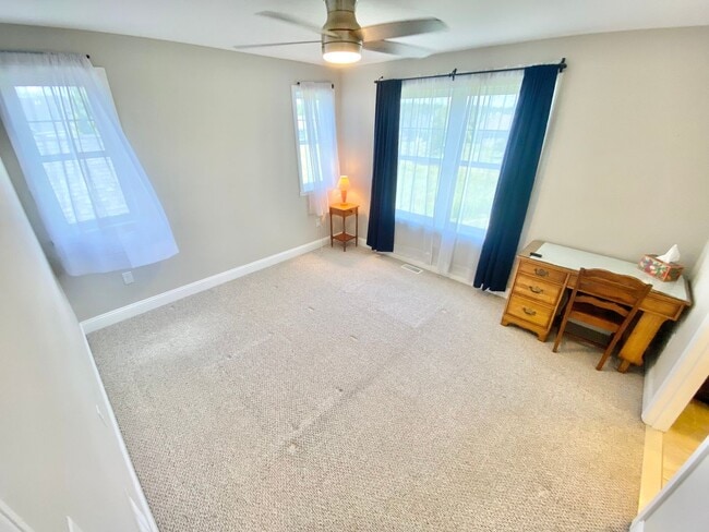 Building Photo - 2 Bedroom Home in Williston VT Available 9...