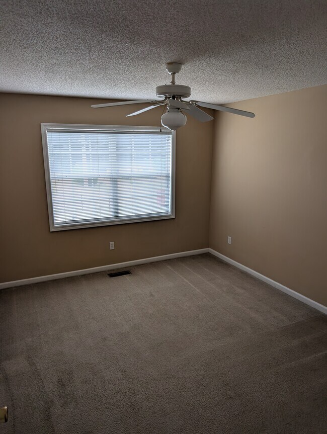 Building Photo - 125 Woodberry Dr