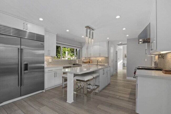 Building Photo - 641 Walther Way