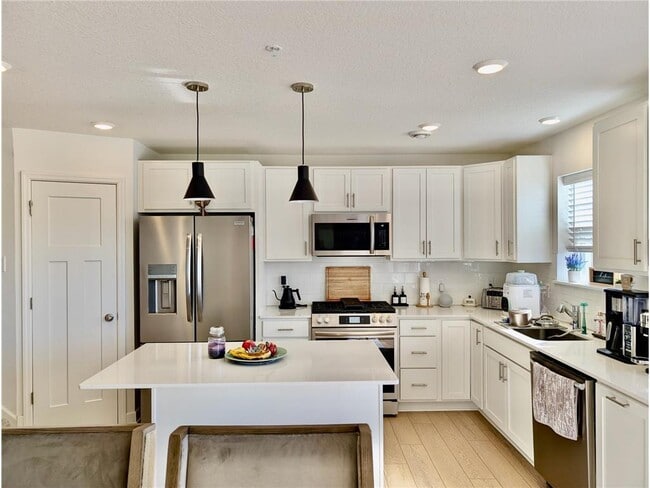 Building Photo - 1073 Jubert Dr