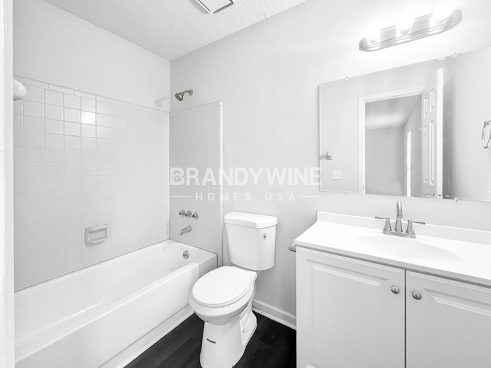 Building Photo - 4580 Chelwood Dr