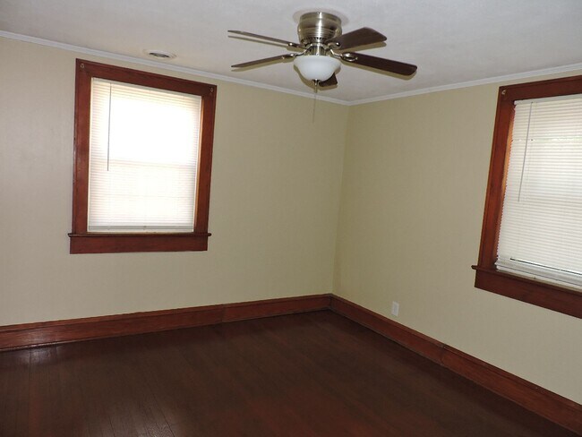 Building Photo - Call Linda 804-642-2106 or linda@vacosold.com
