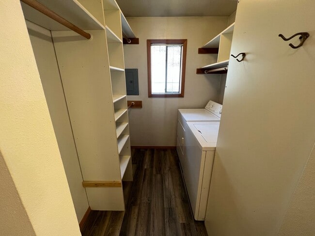 Building Photo - 1 Bed/1 Bath Apartment Across Millers Landing Park - Riverside Ave