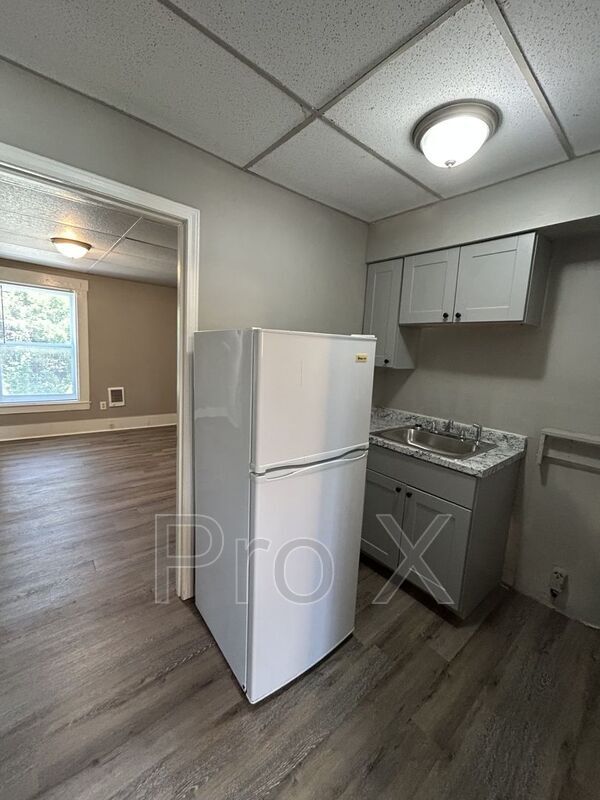 Building Photo - 1409 S Broadway St