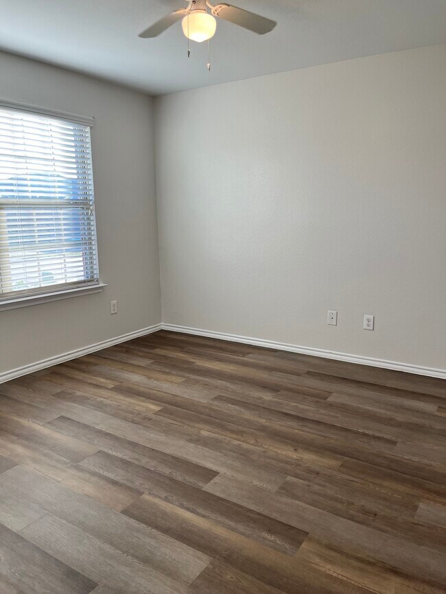 Building Photo - 1309 Basswood Ln