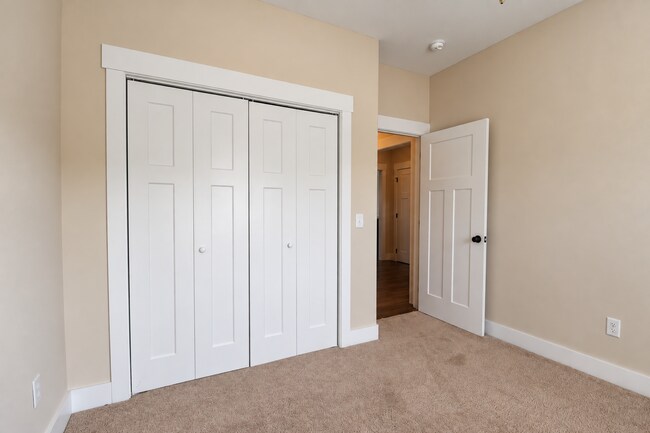 Building Photo - 1137 Cross Pointe Dr