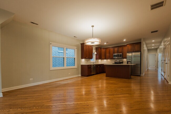 Building Photo - 1527 N Hudson Ave