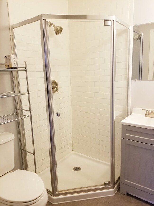 Building Photo - Two Bedroom Two Story Townhome Close to th...