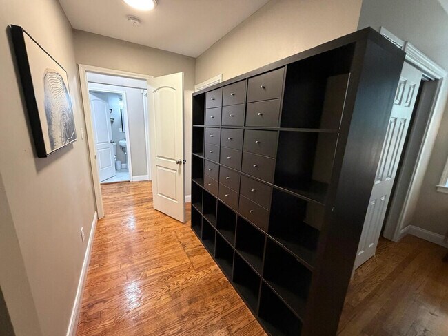 Building Photo - 6913 Etzel Ave