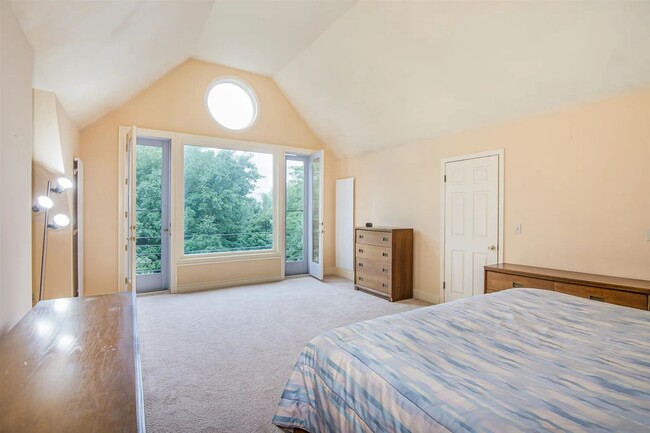 Building Photo - 5BD/3BA Beautiful House in South Burlington