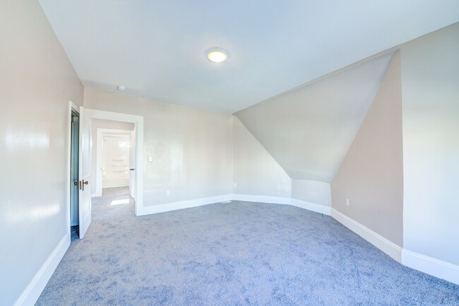 Building Photo - 426 Edgemont St