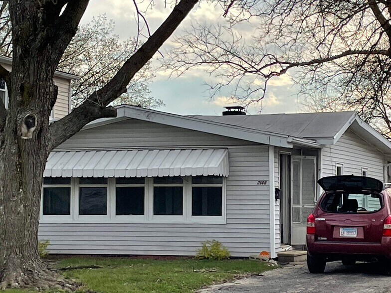 Building Photo - 2148 N Graceland Ave