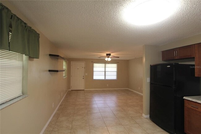 Building Photo - 38942 9th Ave